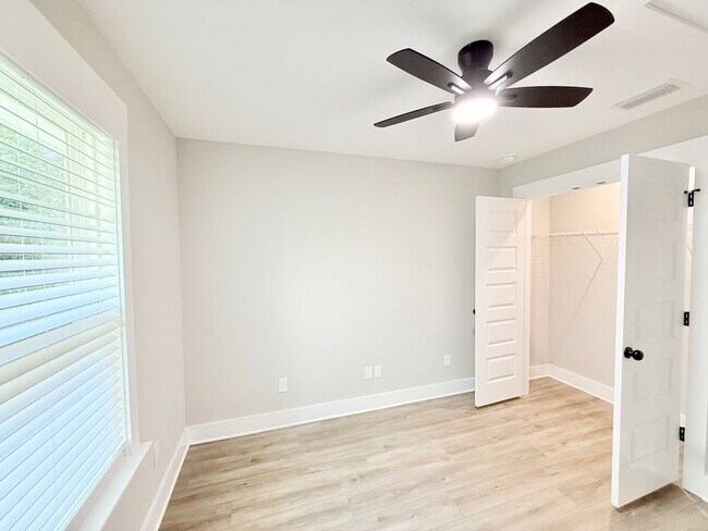 Building Photo - Stylish 3-Bedroom Home