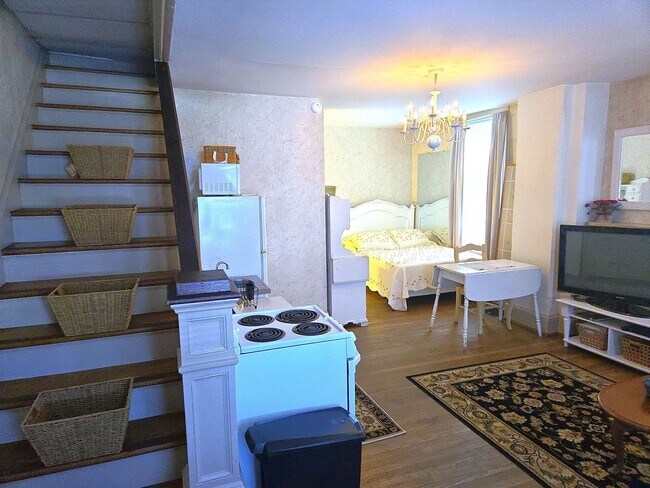 Building Photo - 115 S Potomac St