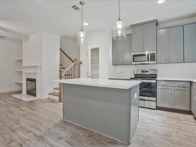 Building Photo - 1809 Edgehill Dr