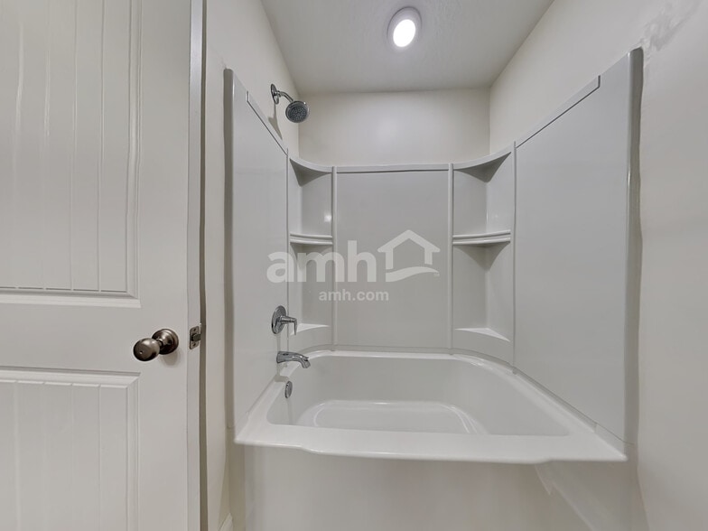 Building Photo - 3154 Creek Village Ln