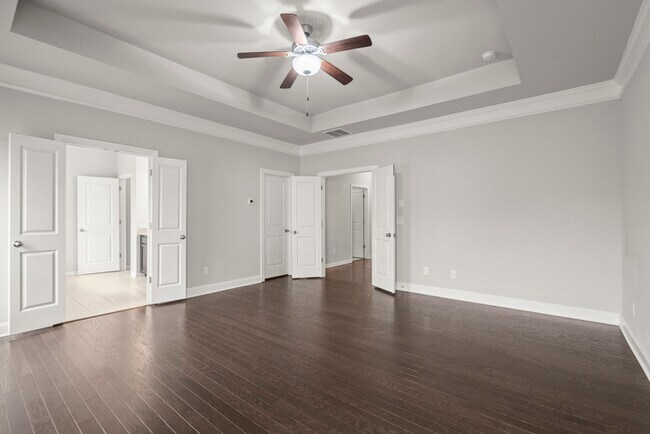 Building Photo - Townhouse - 4 Beds - 4 Bath