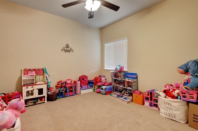 Building Photo - 323 Chisholm Trail