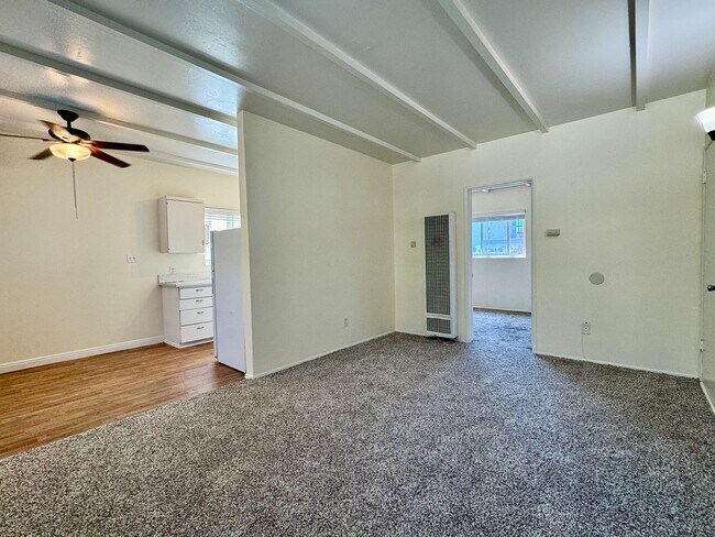 Building Photo - 4284 Third Ave