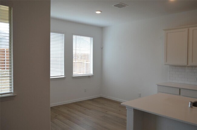 Building Photo - 7924 Lindheimer Ln