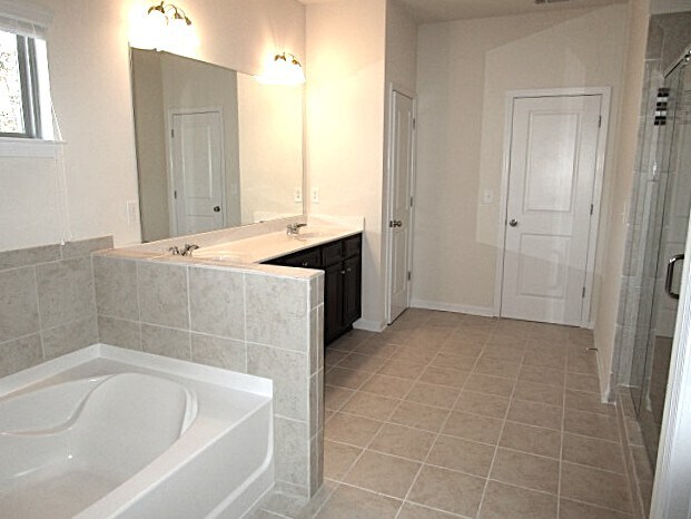 Building Photo - 97 Victoria Heights Dr