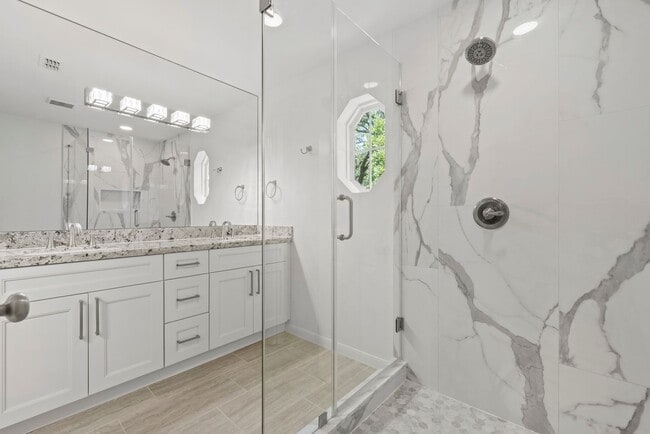 Building Photo - Stylish & Renovated Townhome in Prime West...