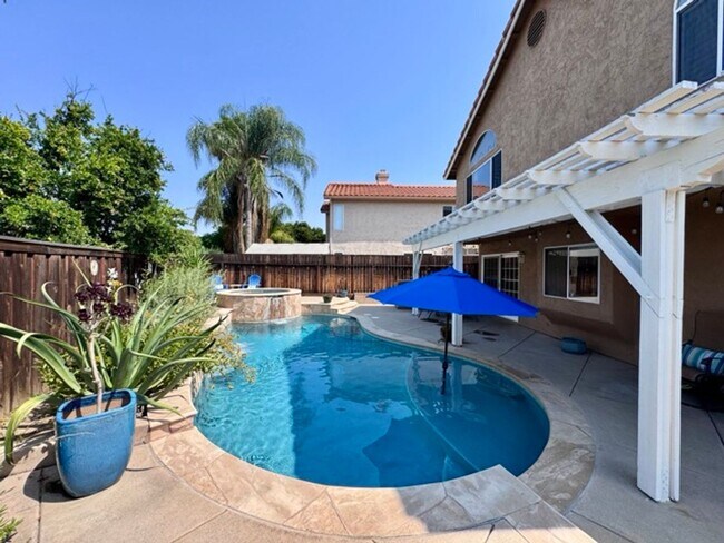 Building Photo - Beautiful 4 Bedroom Pool Home with Solar i...
