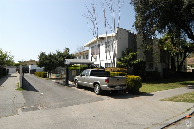 Primary Photo - 531 N Marengo Ave