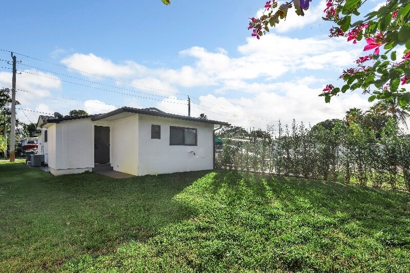 Building Photo - 1201 N 16th Ave