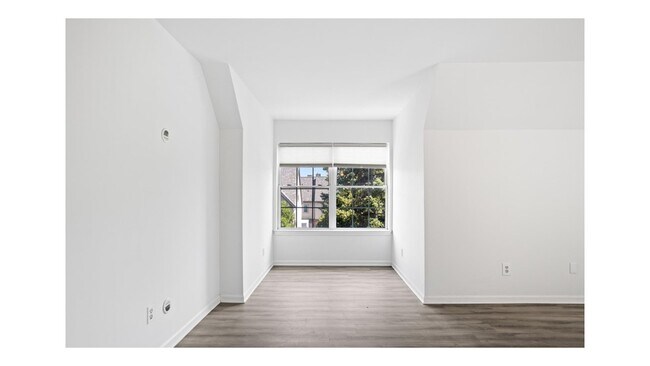 Building Photo - 880 Seville Row