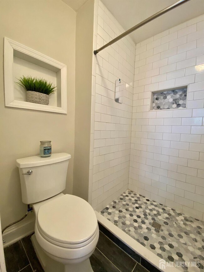 Building Photo - 5062 Beech Ct