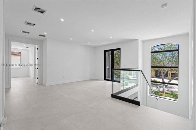 Building Photo - 8946 NW 176th Ln