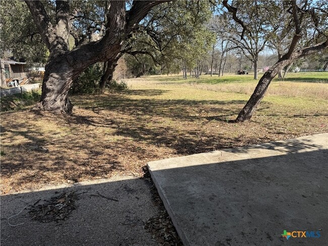 Building Photo - 809 W Avenue D