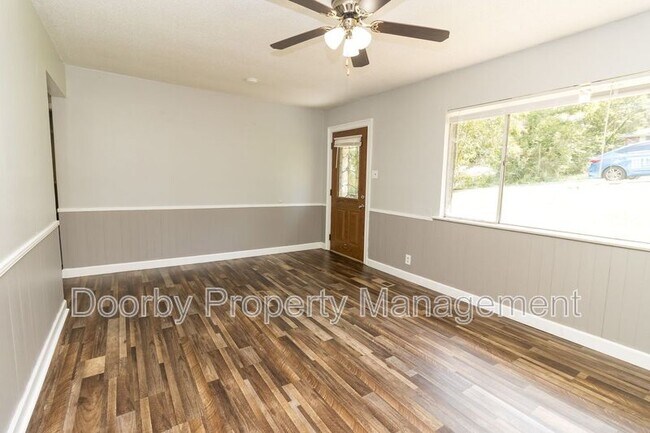 Building Photo - 730 Roberta Dr