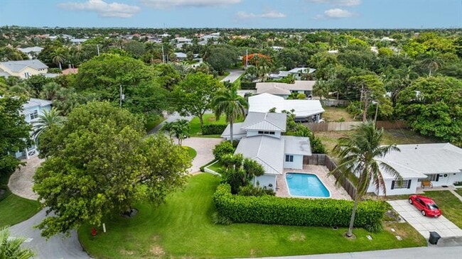 Building Photo - 2616 NE 26th Terrace