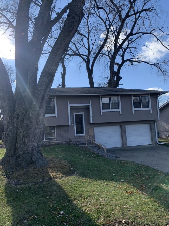 Building Photo - 15105 Westchester Cir