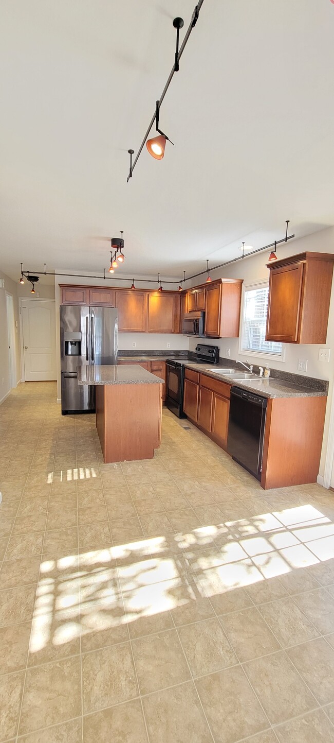 Building Photo - 5050 Horsestall Dr