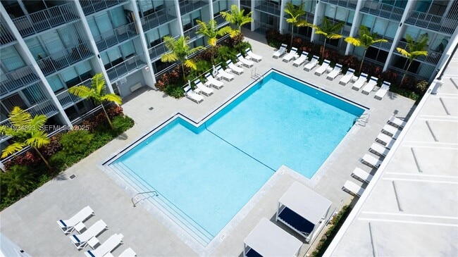 Building Photo - 1950 W 49th St