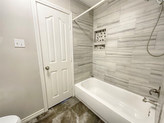 Building Photo - 9509 Dry Springs Dr