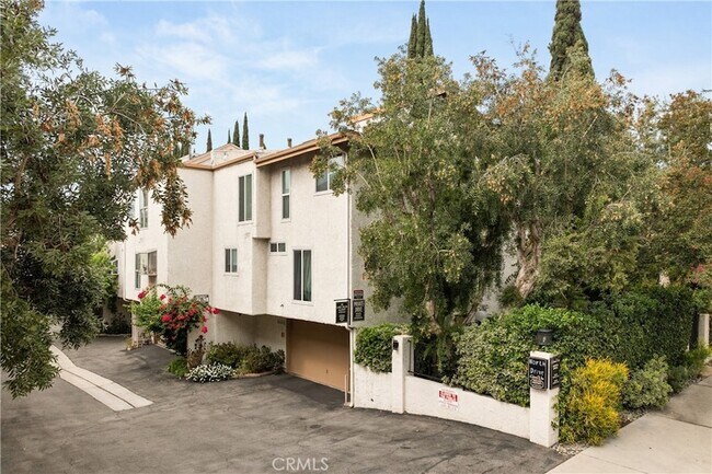 Building Photo - 5339 Coldwater Canyon Ave