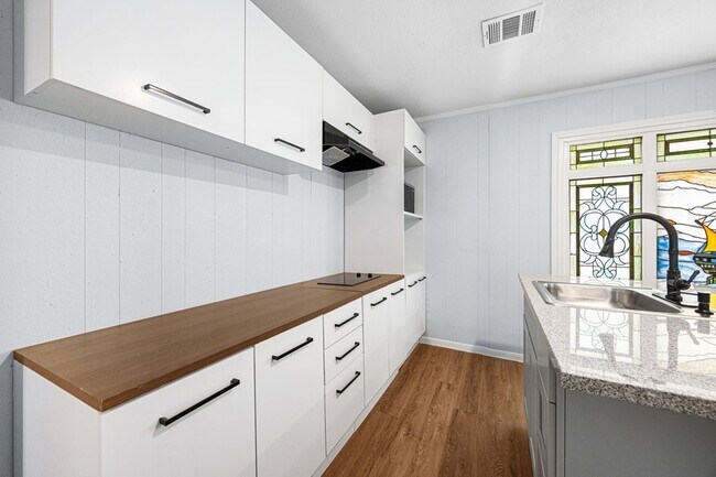 Building Photo - 2926 Meadowcreek Dr