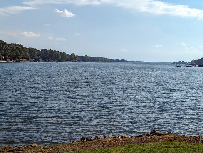 Building Photo - 343 Sundown Rd