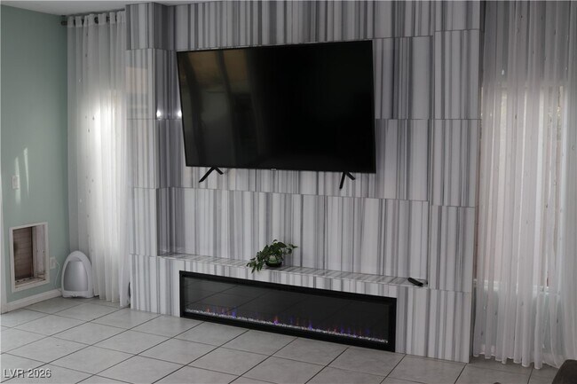 Building Photo - 10 Vicolo Sebino