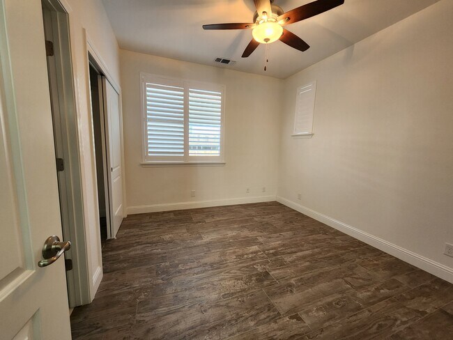Building Photo - 1160 Brighton Way