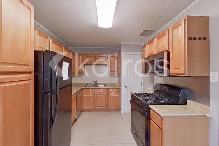 Building Photo - 3415 S Hughes St