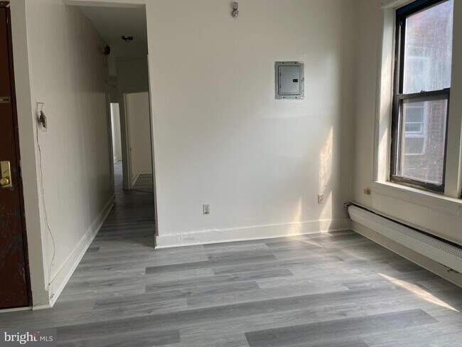 Building Photo - 270 S 52nd St