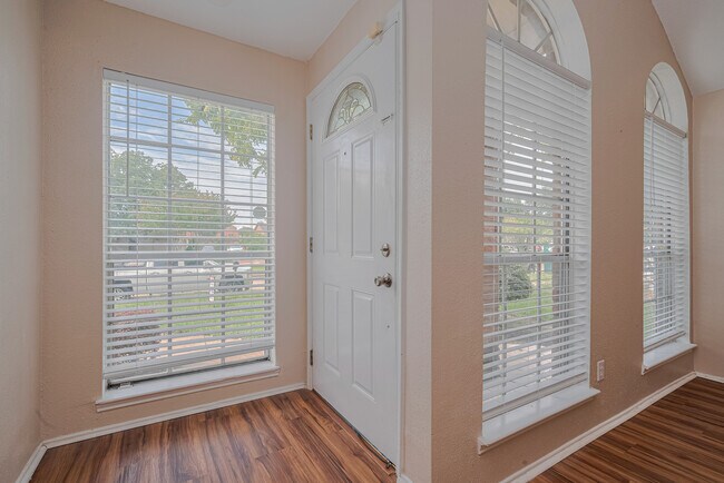 Building Photo - 15827 Beechnut St