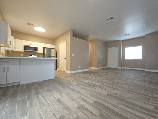 Building Photo - Newly Renovated 3 bed 2 bath home in San Tan Valley