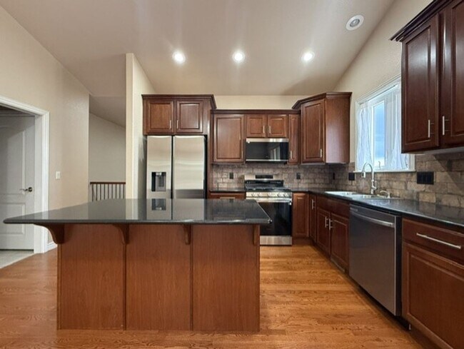 Building Photo - 400 Sterling Dr