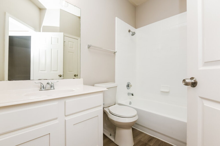 Building Photo - 8905 Friendswood Dr