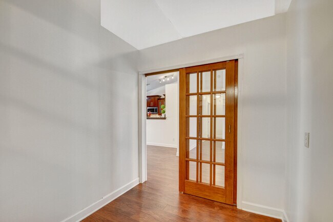 Building Photo - 2664 Yarmouth Dr