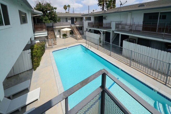 Building Photo - 6335 Whitsett Ave