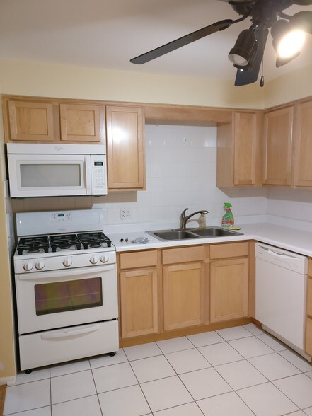 Building Photo - 8453 W Gregory St
