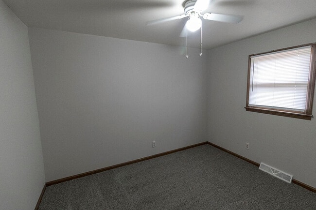 Building Photo - 4467 Santa Anna Dr