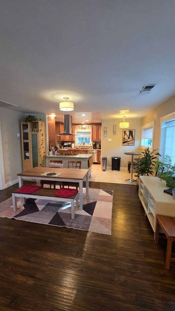 Building Photo - SHORT OR LONG TERM FURNISHED East Sac home...