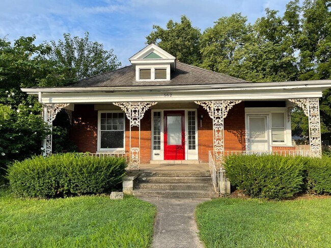 Building Photo - 562 E High St