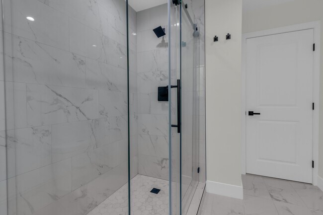 Building Photo - 4059 Denker Ave