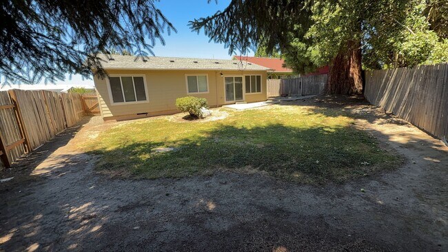 Building Photo - 3322 Tierra Dr NE