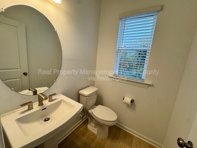 Building Photo - 416 Rowe Wy