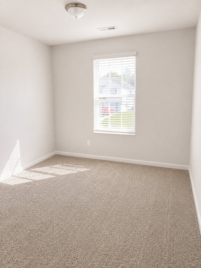 Building Photo - 144 Hornet Dr