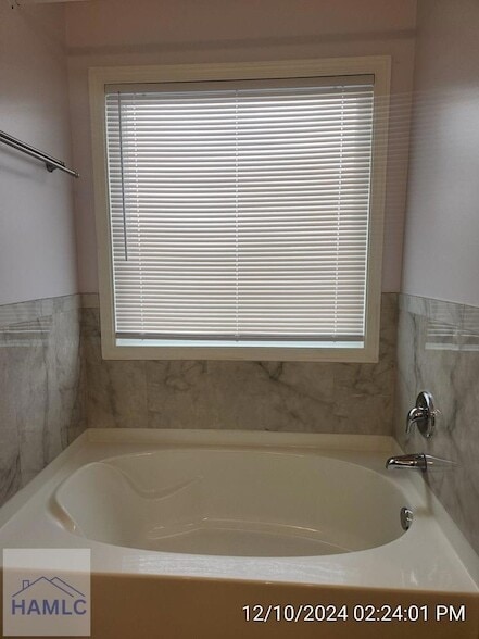 Building Photo - 73 Labrador Ln