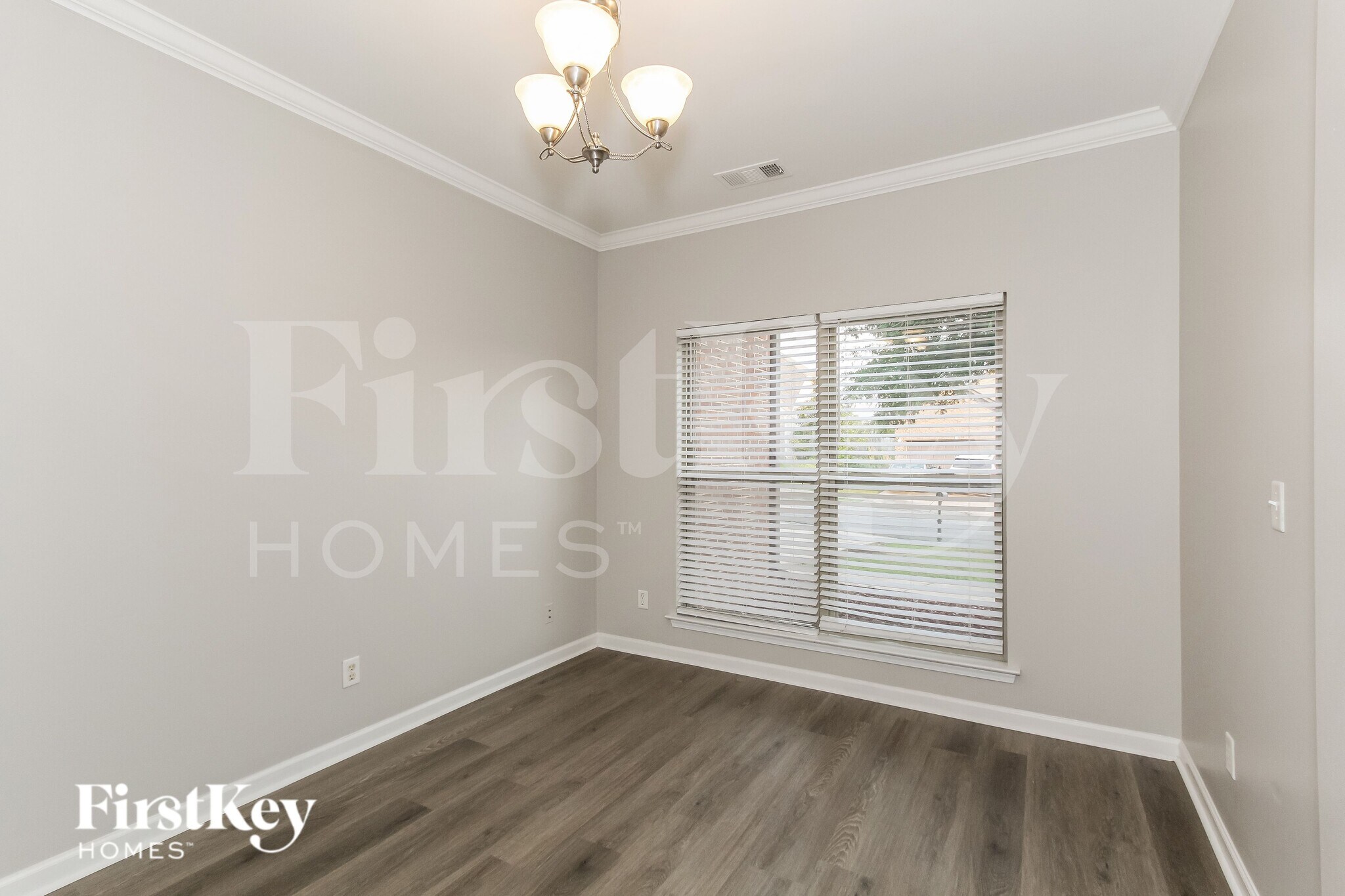 Building Photo - 2045 Kensington Ct