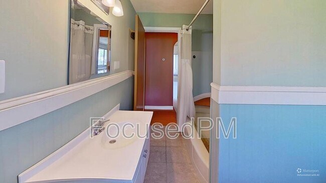 Building Photo - 4030 S Fox St