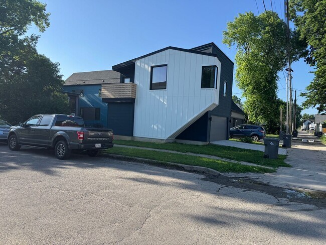 Building Photo - Vaulted Ceilings & Hardwood Floors in This Charming Indianapolis L