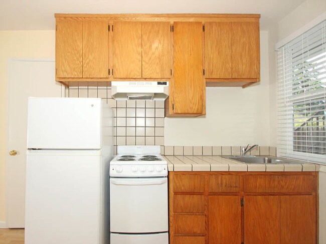 Building Photo - 670 Live Oak Ave