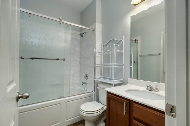 Building Photo - 451 New Bridge Dr